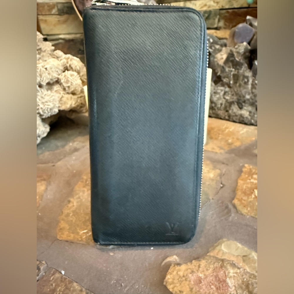 Louis Vuitton Men’s Leather Zip around Long Wallet